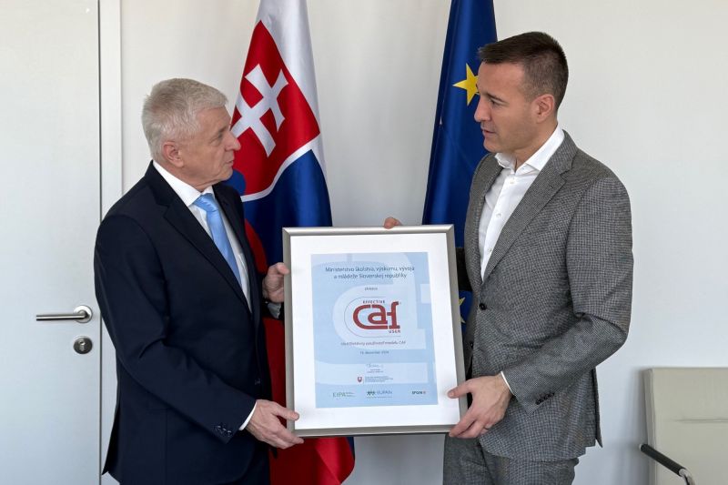 MINISTERSTVO ŠKOLSTVA, VÝSKUMU, VÝVOJA A MLÁDEŽE SLOVENSKEJ REPUBLIKY OBHÁJILO TITUL EFEKTÍVNY POUŽÍVATEĽ MODELU CAF