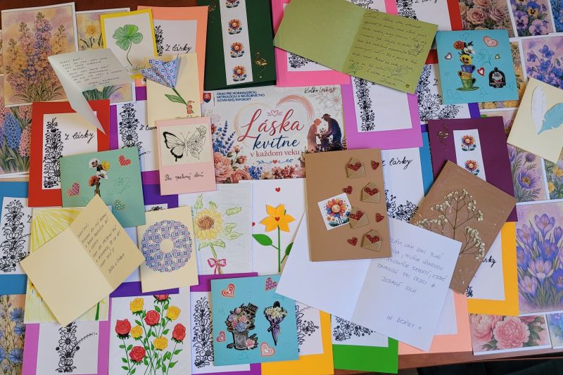 Medzigeneračná solidarita v praxi: 58 pozdravov pre seniorov